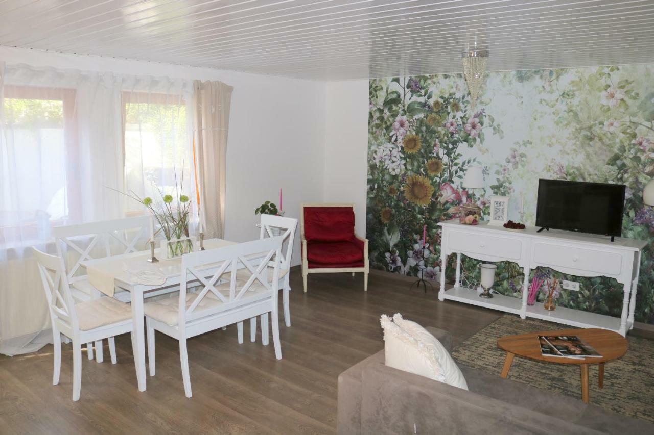 Soutterain - Wohnung Mit Senkgarten Weingarten  Esterno foto
